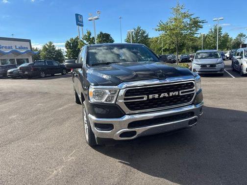 Diamond Black Crystal Pearlcoat 2023 RAM 1500 Big Horn/Lone Star