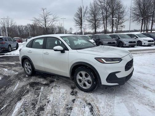 Platinum White Pearl 2023 Honda HR-V LX