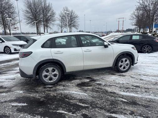 Platinum White Pearl 2023 Honda HR-V LX