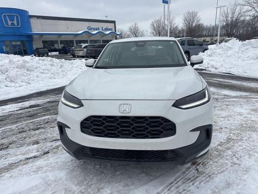 Platinum White Pearl 2023 Honda HR-V LX