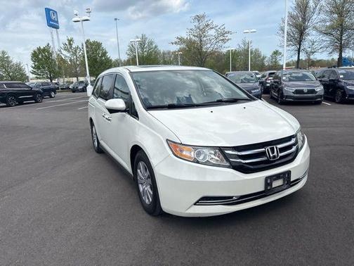 White Diamond Pearl 2017 Honda Odyssey EX-L
