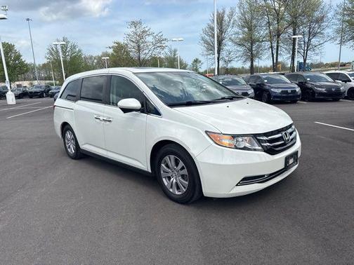 White Diamond Pearl 2017 Honda Odyssey EX-L
