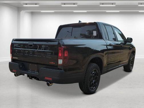 Crystal Black Pearl 2026 Honda Ridgeline TrailSport+