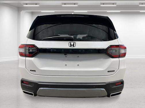 Platinum White Pearl 2026 Honda Pilot Touring 8-Passenger