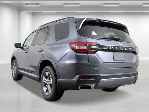 Modern Steel Metallic 2026 Honda Pilot EX-L