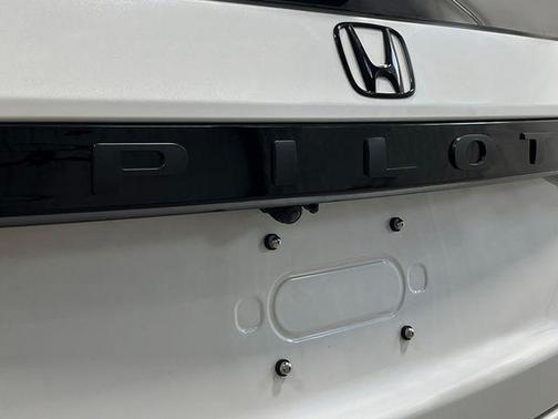 Platinum White Pearl 2026 Honda Pilot Elite