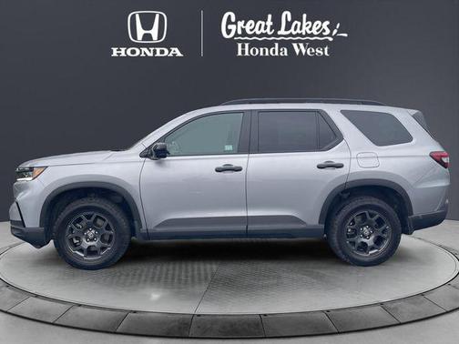 Lunar Silver Metallic 2025 Honda Pilot TrailSport