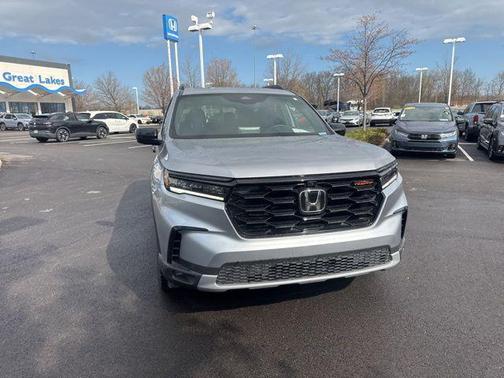 Lunar Silver Metallic 2025 Honda Pilot TrailSport