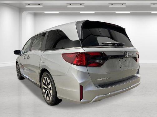 Solar Silver Metallic 2026 Honda Odyssey EX-L