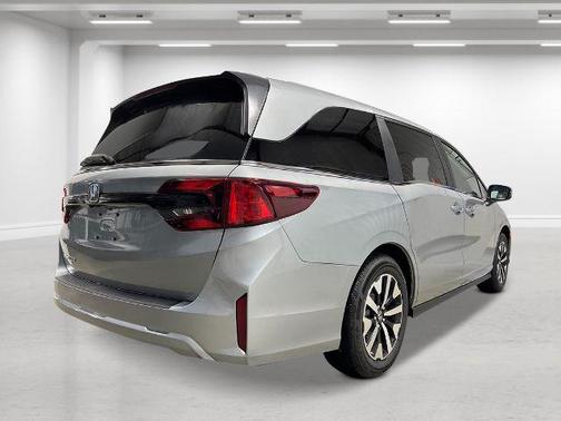 Solar Silver Metallic 2026 Honda Odyssey EX-L