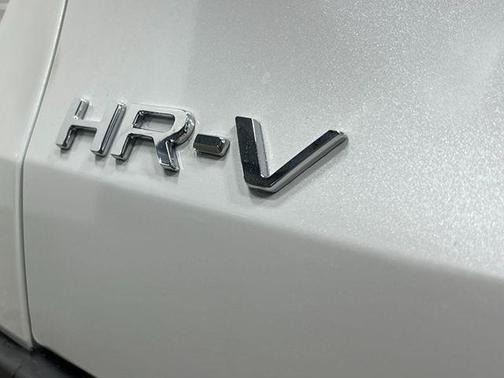 Platinum White Pearl 2026 Honda HR-V LX