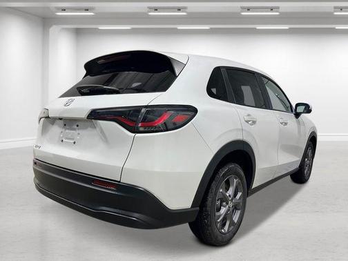 Platinum White Pearl 2026 Honda HR-V LX