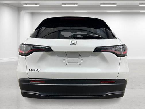 Platinum White Pearl 2026 Honda HR-V LX