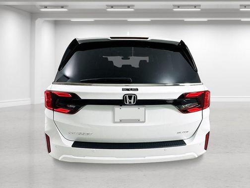 Platinum White Pearl 2026 Honda Odyssey Elite