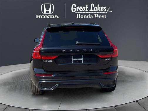 2024 Volvo XC60 B5 Core Dark Theme