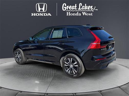 2024 Volvo XC60 B5 Core Dark Theme