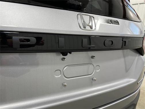 2025 Honda Pilot Touring 8-Passenger