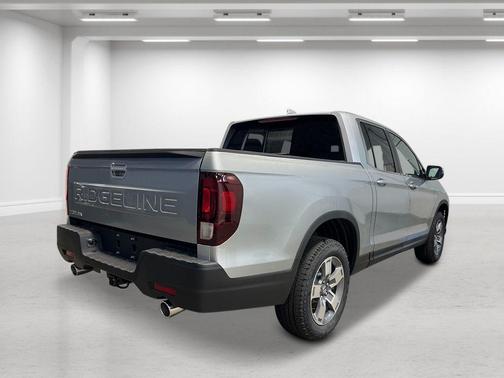Solar Silver Metallic 2026 Honda Ridgeline RTL