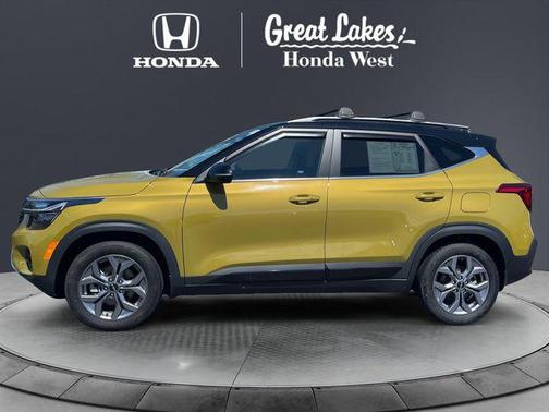 Valais Green/Black Roof 2024 Kia Seltos S