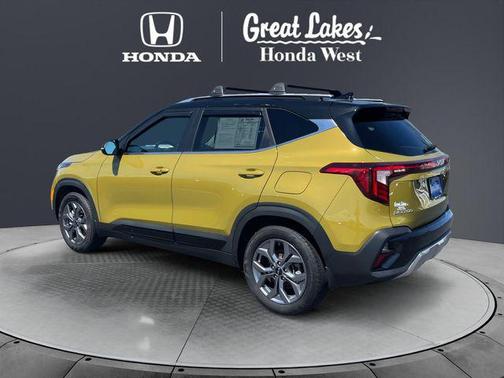 Valais Green/Black Roof 2024 Kia Seltos S