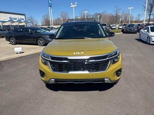 Valais Green/Black Roof 2024 Kia Seltos S