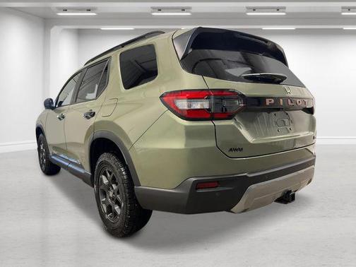 Ash Green Metallic 2026 Honda Pilot TrailSport