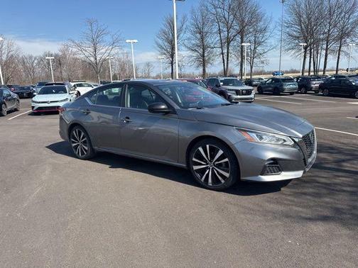 2022 Nissan Altima SR FWD