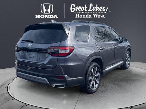 Modern Steel Metallic 2025 Honda Pilot Touring 8-Passenger