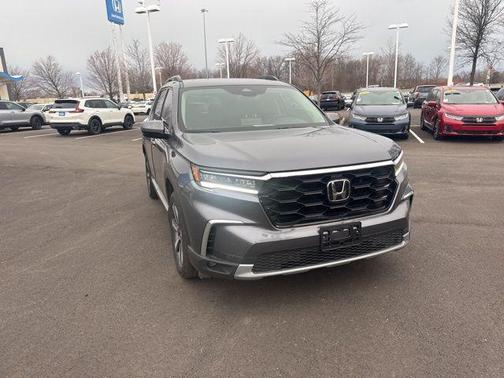 2025 Honda Pilot Touring 8-Passenger
