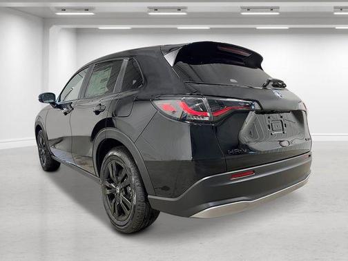 Crystal Black Pearl 2027 Honda HR-V Sport
