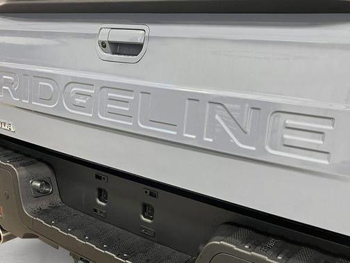 Sonic Gray Pearl 2026 Honda Ridgeline Black