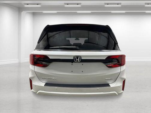 Platinum White Pearl 2026 Honda Odyssey Touring