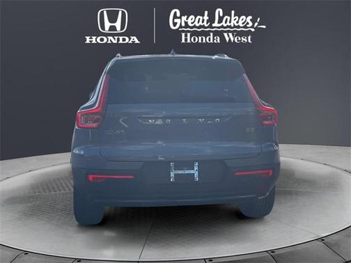 2023 Volvo XC40 B5 Plus Dark Theme