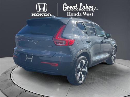 2023 Volvo XC40 B5 Plus Dark Theme