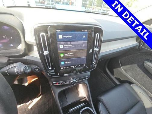 2023 Volvo XC40 B5 Plus Dark Theme