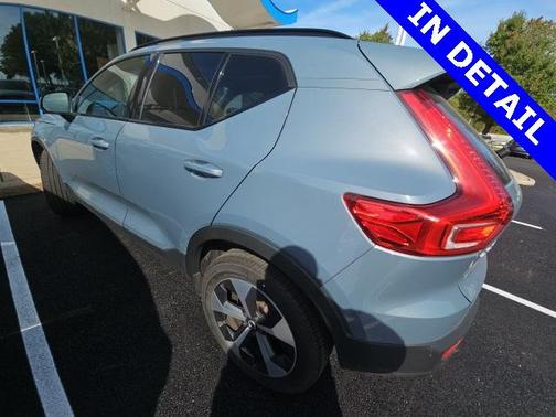 2023 Volvo XC40 B5 Plus Dark Theme