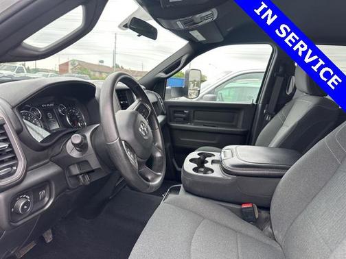 2022 RAM 2500 Tradesman Crew Cab 4x4 6'4' Box