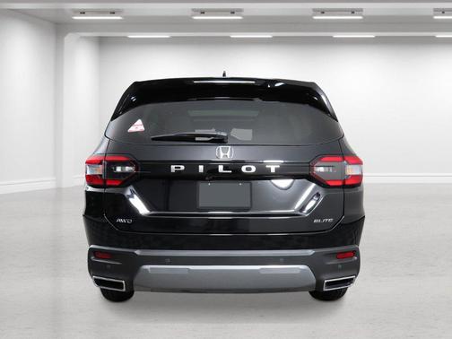 Crystal Black Pearl 2026 Honda Pilot Elite