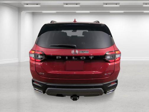 Radiant Red Metallic II 2026 Honda Pilot Elite