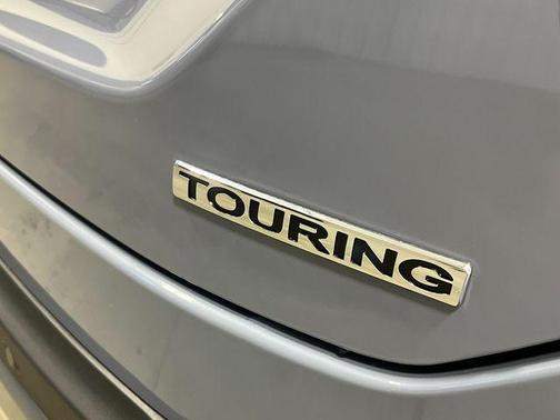 Sonic Gray Pearl 2026 Honda Pilot Touring 8-Passenger