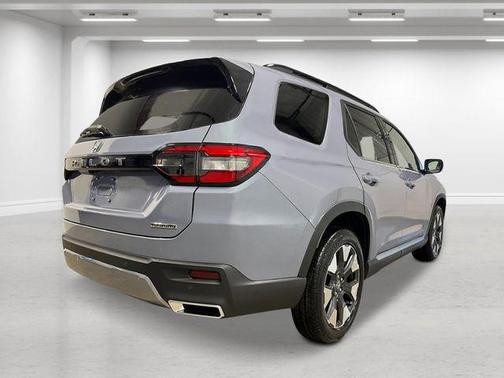 Sonic Gray Pearl 2026 Honda Pilot Touring 8-Passenger