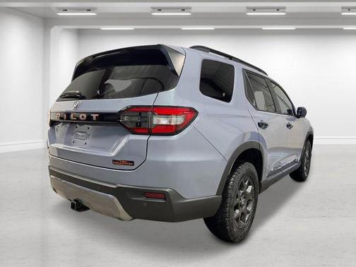 Sonic Gray Pearl 2026 Honda Pilot TrailSport