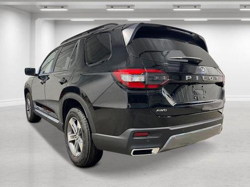 Crystal Black Pearl 2026 Honda Pilot EX-L