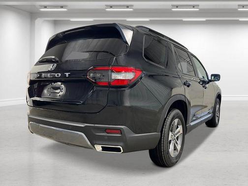 Crystal Black Pearl 2026 Honda Pilot EX-L