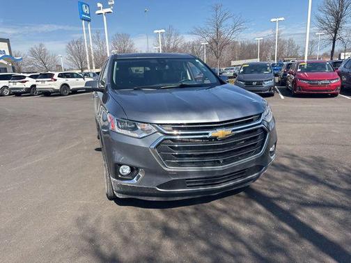 Satin Steel Metallic 2021 Chevrolet Traverse Premier