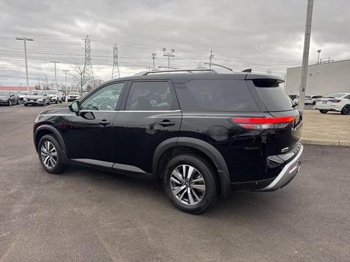 2024 Nissan Pathfinder SL 4WD