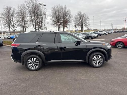 2024 Nissan Pathfinder SL 4WD