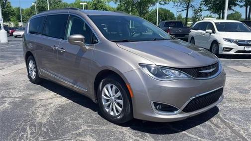 Photo 2 of 24 of 2017 Chrysler Pacifica Touring-L