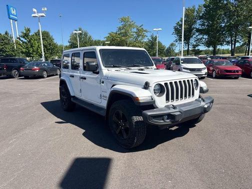 Bright White Clearcoat 2019 Jeep Wrangler Unlimited Sahara