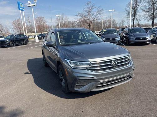 Platinum Gray Metallic 2022 Volkswagen Tiguan 2.0T SE 4MOTION